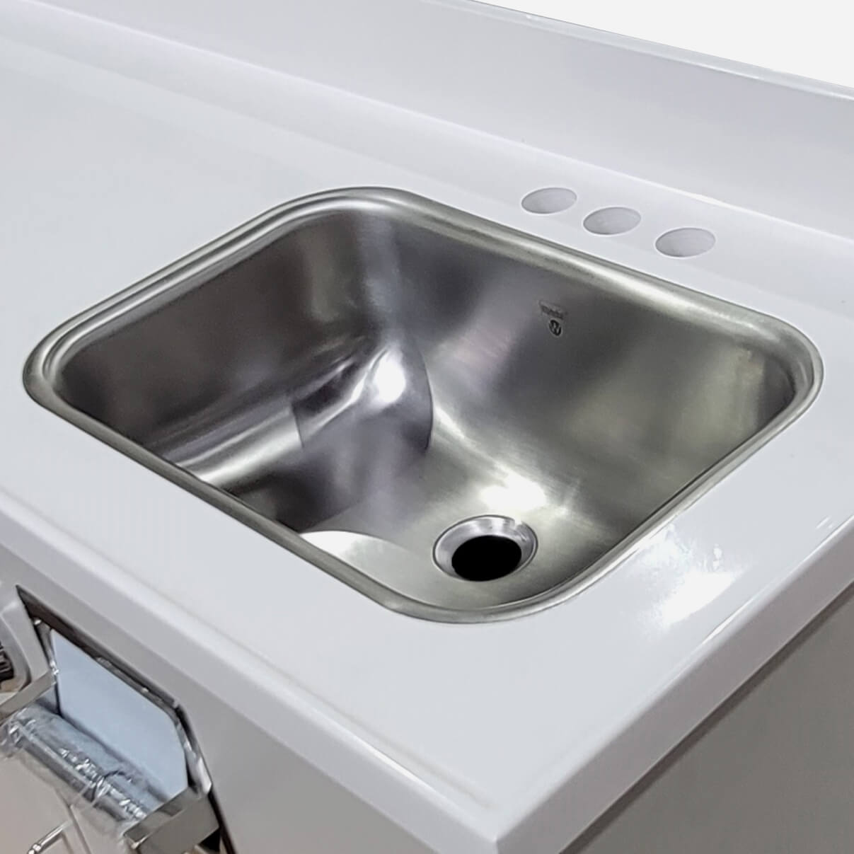 Option: Embedded Stainless Steel Basin in Corterra® Solid Surface Countertop
