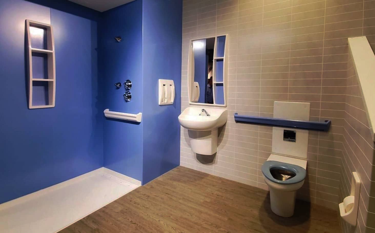 Showroom-Grand-Opening